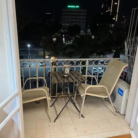 Venetian Walls شقة