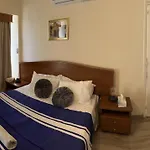 Venetian Walls Apartment