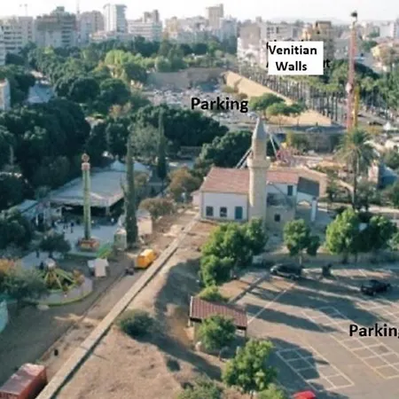 Venetian Walls 公寓