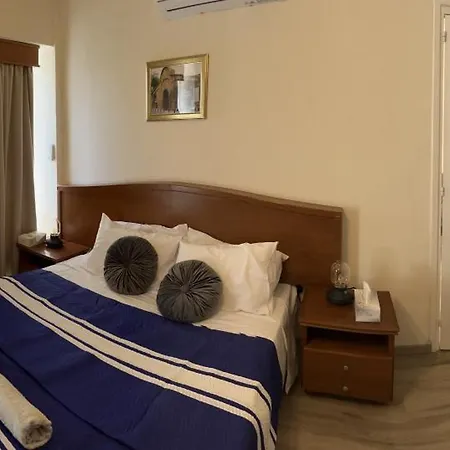 Venetian Walls Apartment